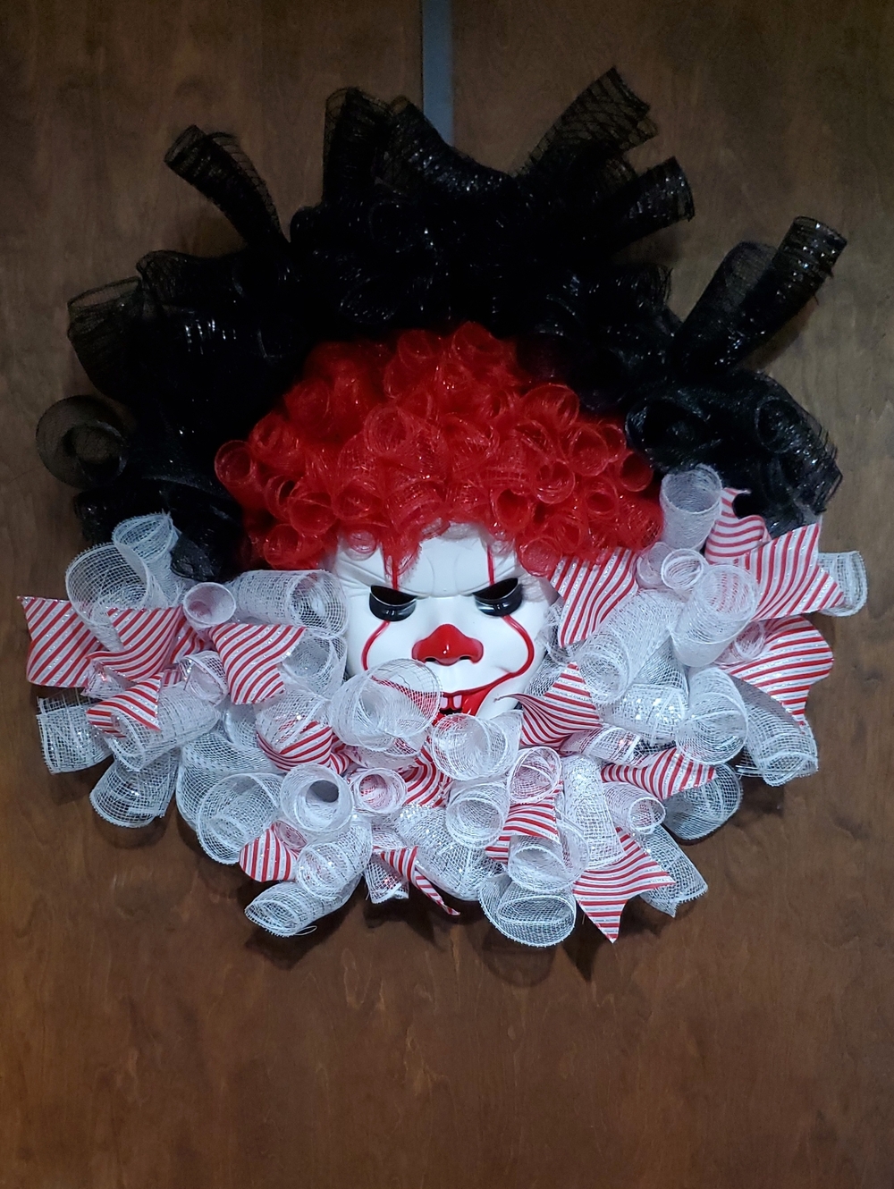 Red & White Clown Face Halloween Wreath - Home Party Supplies